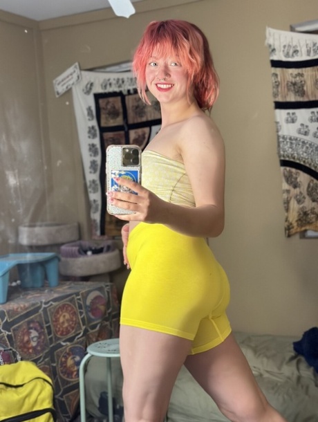 lammirevole laura con enormi tette naturali si gode un bel pompino porno carino img