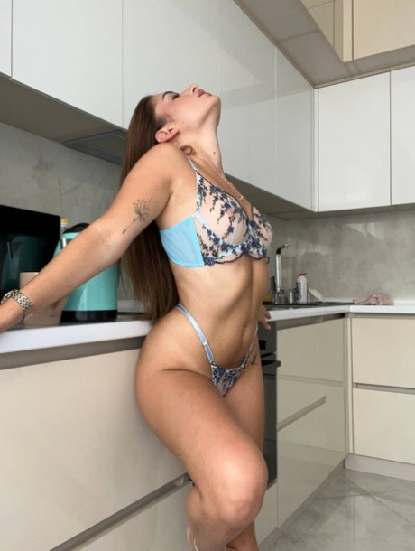 giovane paffuta si masturba porno caldo galleria
