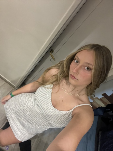 Sharon Taylor è una donna formosa xxx adulto archivio